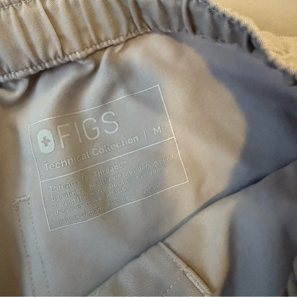 Figs Cairo Cargo Scrub Pants - Picture 3 of 6